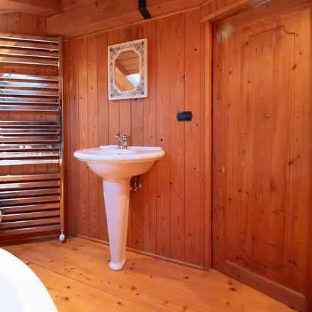 Corte Dei Santi Jacuzzi & Charme Collinare *